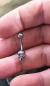 Preview: Totenkopf Titan Bauchnabelpiercing mit Zirkonia Augen – 14G 1,6 x 10 mm