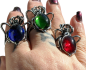 Preview: Gothic Spinnenring Silber mit grünem Harzstein verstellbar