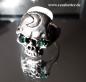 Preview: Totenkopf Skull Ring mit Grünen Kristall Augen | Biker - Gothik