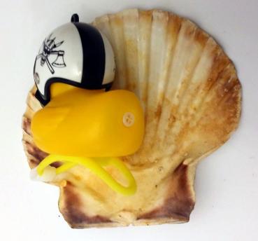 Biker Badeente mit Vikinger Helm und Licht Deko Entchen Fahrrad - Bike