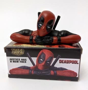 Deadpool Deko Figur Kantensitzer Auto - Desktop Figur mit Box