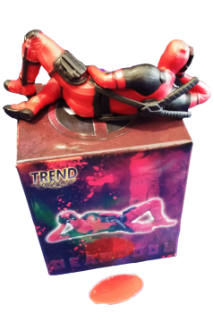 Deadpool Deko Figur Kantensitzer | Desktop Figur liegend - mit Box