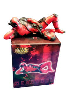 Deadpool Deko Figur Kantensitzer | Desktop Figur liegend - mit Box