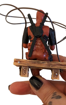 Deadpool 3D Figur mit Schauckel Anhänger Auto-Garten-Fenster Deko