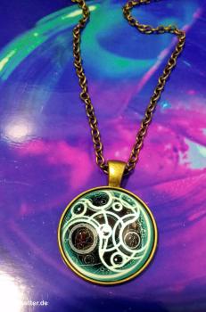 Doctor Who - GALLIFREYAN Time Lord  HALSKETTE  Glascabochon Blau Bronze