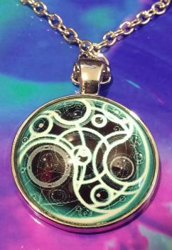 Doctor Who GALLIFREYAN Time Lord  HALSKETTE  Glascabochon Blau Silber