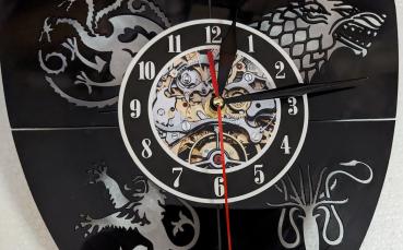 Preview: Game of Thrones Vinyl Schallplatten Schild Uhr Häuser Wappen Deko