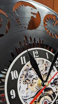 Wanduhr Vinyl Schallplatte Game of Thornes Häuser Wappen Upcycling