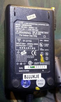 LI SHIN LSE9802A2060 AC/DC Adapter Notebook Netzteil 20V