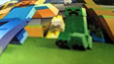 World Minecraft Pixelblock Federmappe - Steve mit Axt - Universal Etui