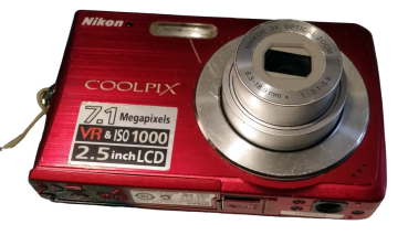 NIKON COOLPIX S200 Digitalkamera | 7.1 MP | VR&ISO 1000, 2.5" LCD | Rot