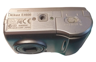Nikon Coolpix E 4600 Digitalkamera | 4.0 MP | 1.8 Zoll | Silber