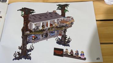 Stranger Things - Die andere Seite Bausatz mit Wills House und Minifiguren, 2499 Stück