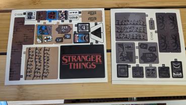 Stranger Things - Die andere Seite Bausatz mit Wills House und Minifiguren, 2499 Stück