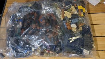 Stranger Things - Die andere Seite Bausatz mit Wills House und Minifiguren, 2499 Stück