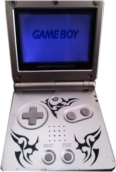 NINTENDO GameBoy Advance SP Tribal Edition シ 2.9 TFT シ mit Case Silber