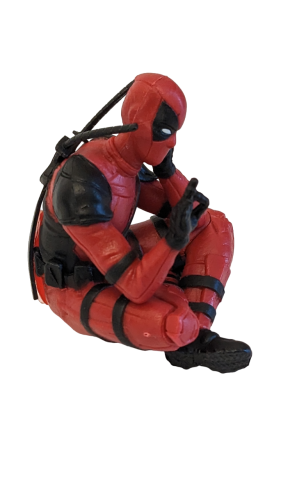 Deadpool Deko Figur Kantensitzer | Desktop -Auto Figur sitzend - mit Box
