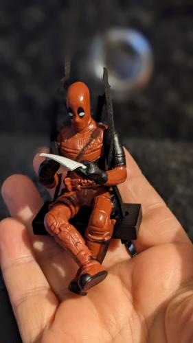 Deadpool 3D Figur mit Schauckel Anhänger Auto-Garten-Fenster Deko