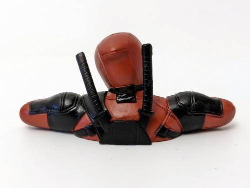 Deadpool Deko Figur Kantensitzer Auto - Desktop Figur mit Box
