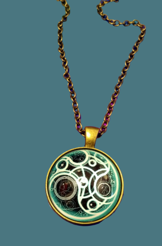 Doctor Who ☛ GALLIFREYAN ☛ Time Lord ☛ HALSKETTE ☛ Glascabochon Blau Silber