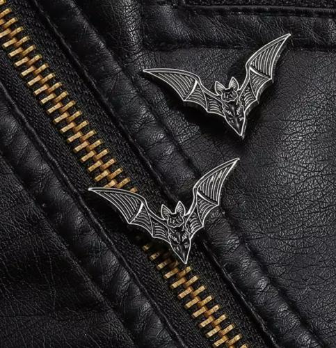 Fledermaus Pins Schwarz – Gothic Broschen für Kragen, Jacke & Tasche