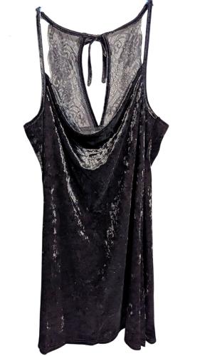 Killstar Obsidian Lounge-Kleid Pannesamt und Spitzeneinsätze