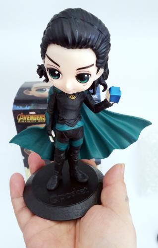 Loki mit Tesserak Model Sammelfigur mit Verpackung  16 cm