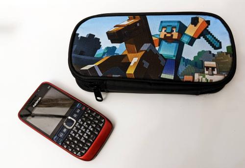 Motiv Minecraft Pixelblock Federmappe Steve mit Pferd Universal Etui