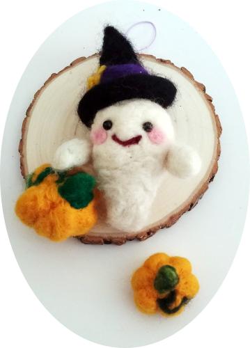 Halloween Süßes Gespenst mit Kürbis Nadelgefilzt Handarbeit Nachhaltig