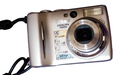 Nikon Coolpix E 5200 Digitalkamera | 1,5" TFT LCD Monitor | 5.1 MP | Silber