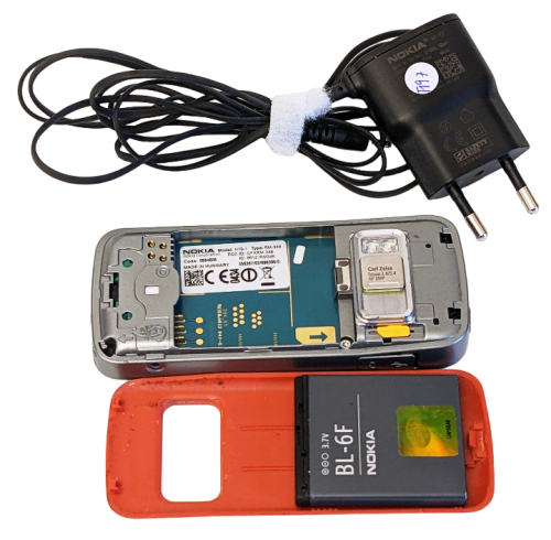 Nokia N79 - 1 Smartphone Symbian, HSDPA 5 MP Carl Zeiss ohne Simlock  Seal Gray-Red