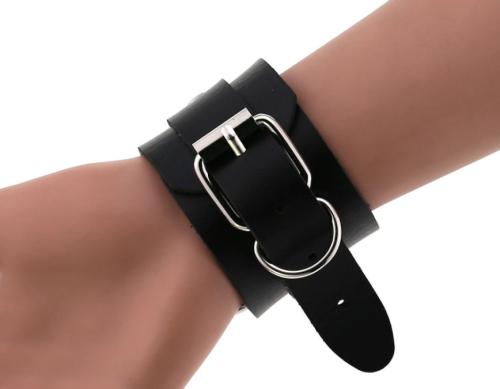 O-Ring Leder Armband  - Nieten Schwarz Silber -  Gothic - Club - Harajuku
