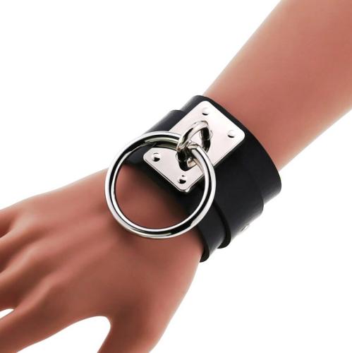 O-Ring Leder Armband  - Nieten Schwarz Silber -  Gothic - Club - Harajuku