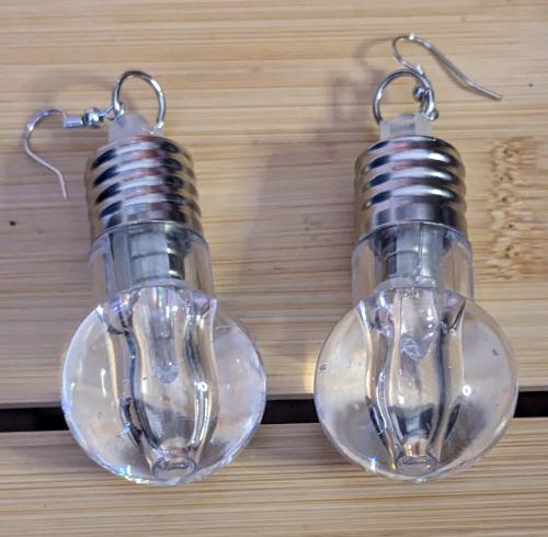 LED Glühbirnen Ohrringe – Leuchtende Ohrhänger in 7 Farben