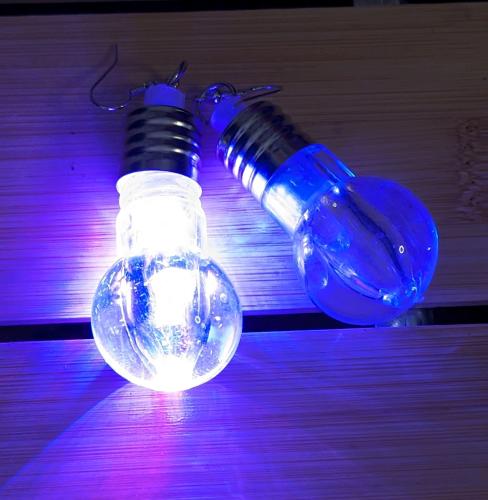 LED Glühbirnen Ohrringe – Leuchtende Ohrhänger in 7 Farben