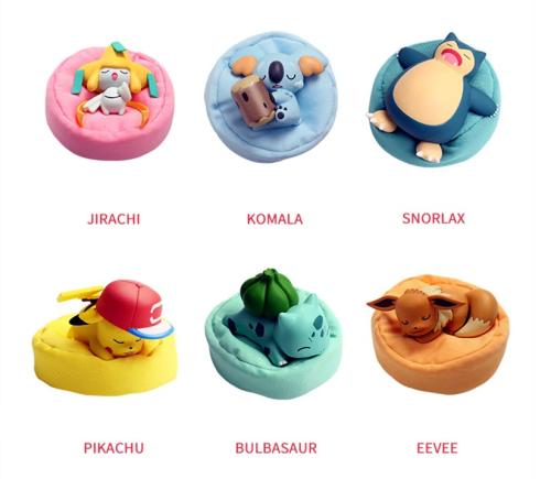 Pokémon Schlaf Figur Jirachi  im Set mit Sammelbox