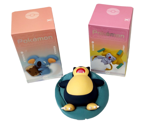Pokémon Schlaf Figur Snorlax im Set mit Sammelbox