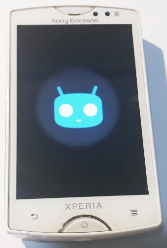 Sony Ericsson  XPERIA Mini ST15i Smartphone | weiß | 3-Zoll-Touchscreen | Software Defekt