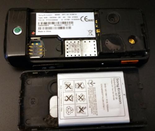 Sony Ericsson Walkman W200i Handy Klassisch/Candy-Bar Schwarz Simlock Frei