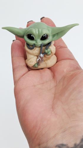 Star Wars Yoda Grogu Figur Anhänger mit Mandalorian Kette
