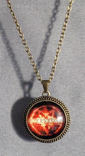 Supernatural Feuer Pentagramm Kette Glas Cabochon Bronze