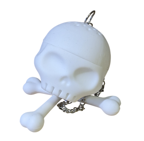 Totenkopf Teesieb aus Silikon mit Knochen und Kette – Tee-Accessoire