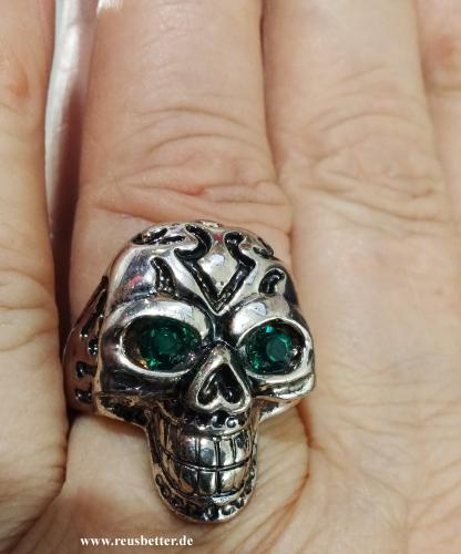 Totenkopf Skull Ring Kristall Augen Grün 2